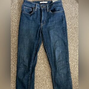 Women Levi’s size 27